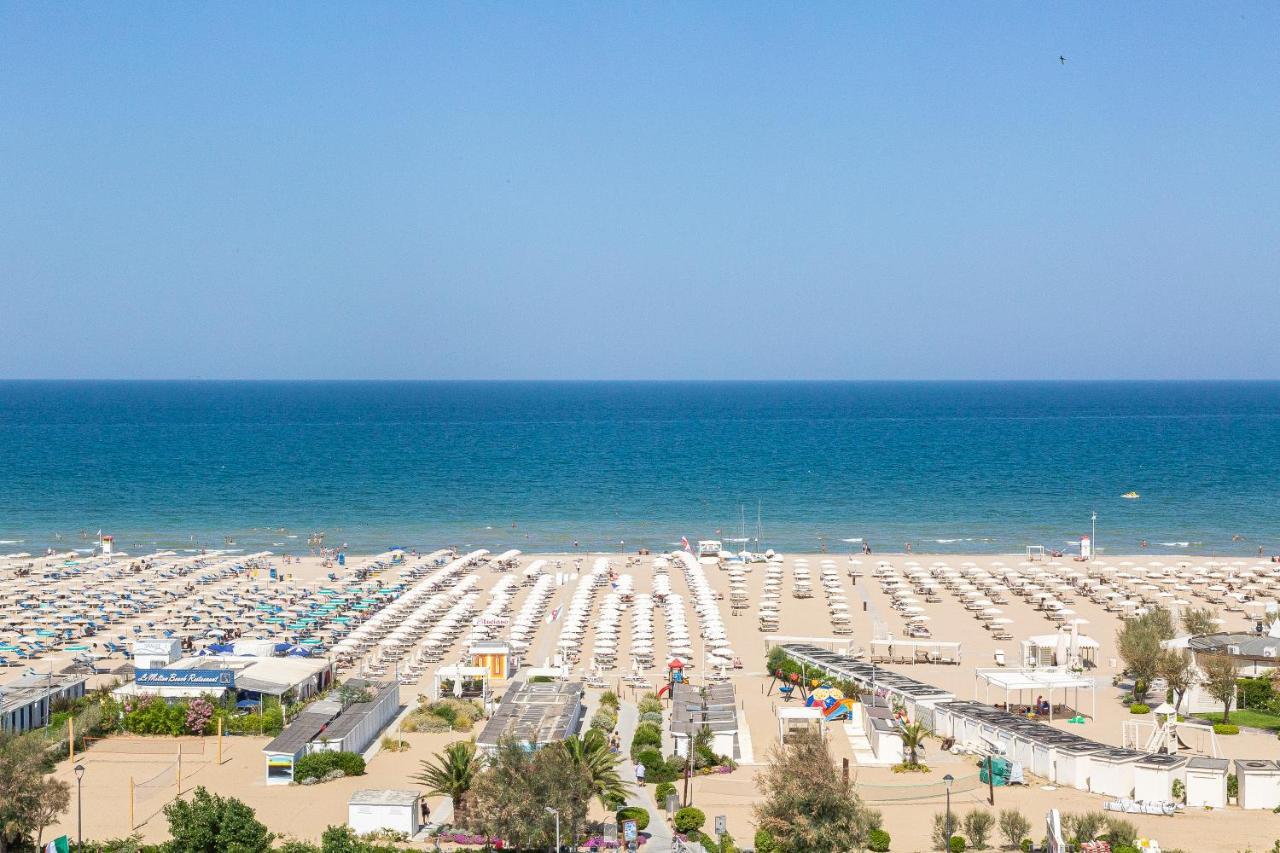 Hotel Milton Rimini Bagian luar foto