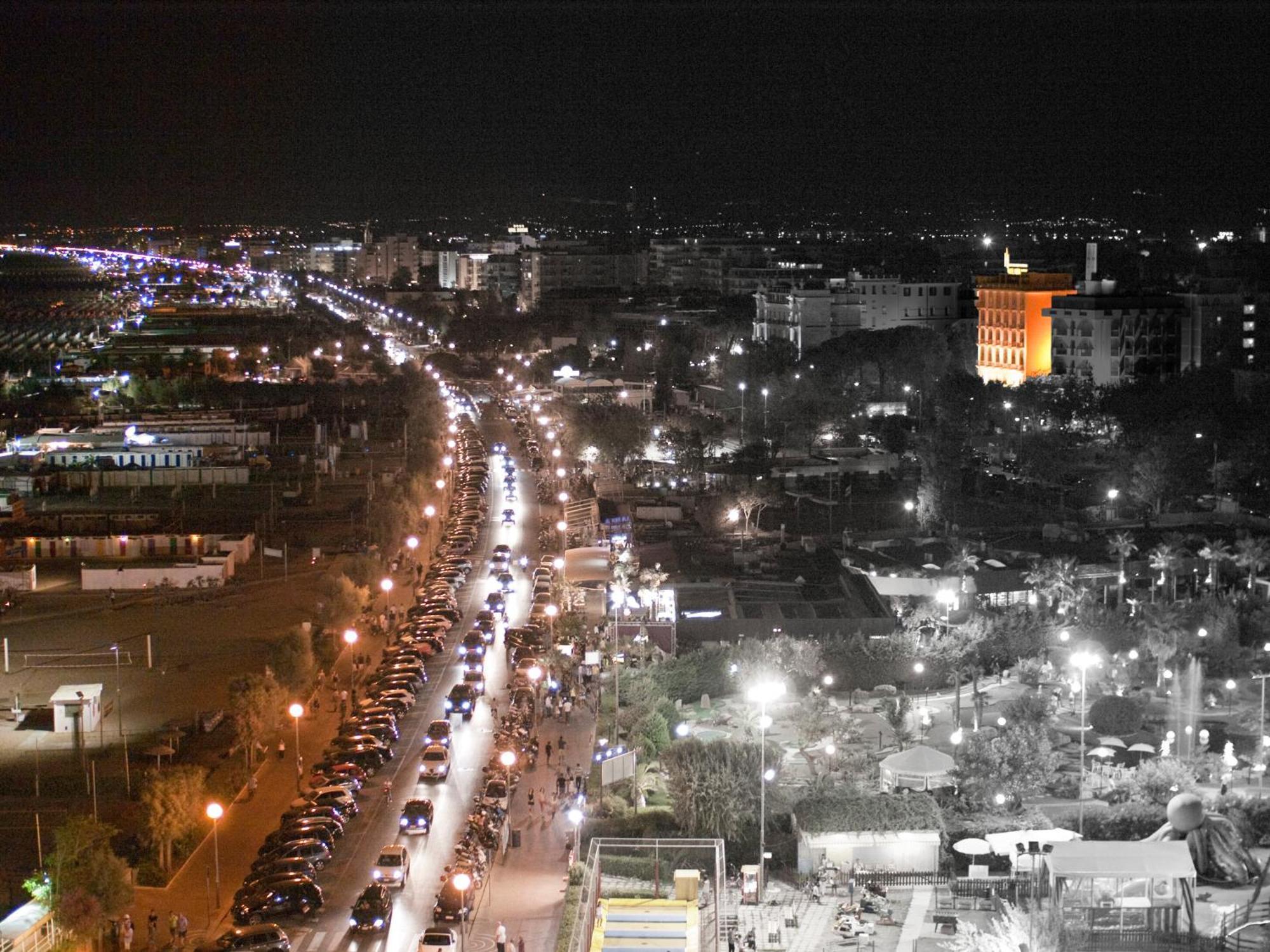 Hotel Milton Rimini Bagian luar foto