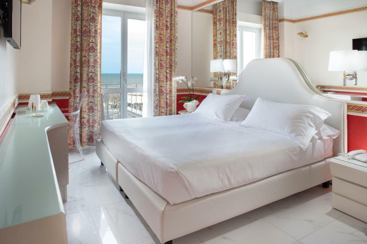 Hotel Milton Rimini Bagian luar foto